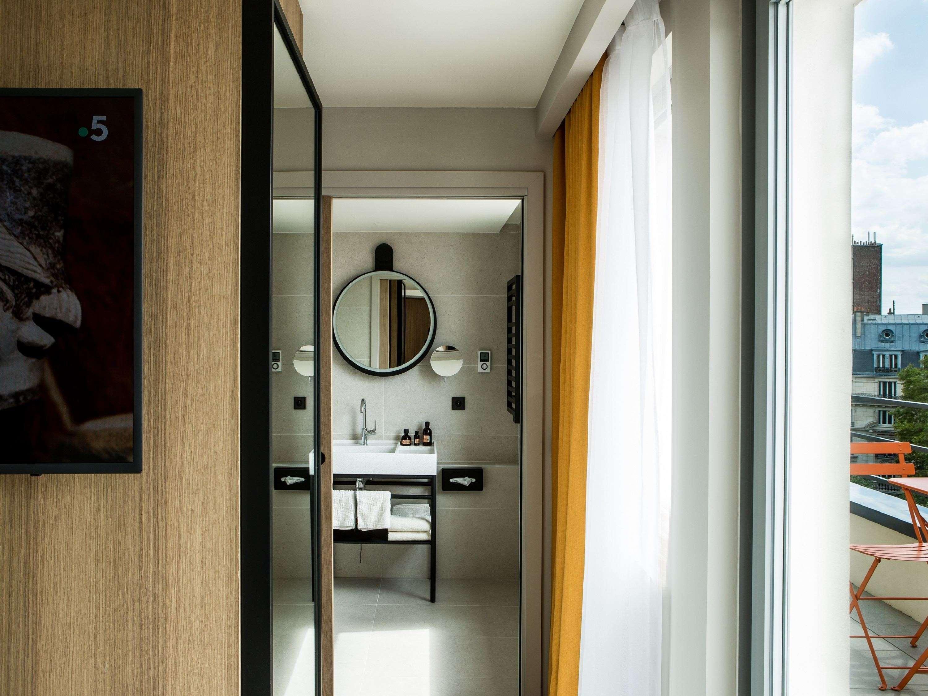 Mercure Paris 17 Batignolles Exterior photo